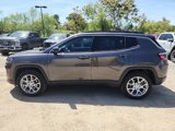 Used 2022 Jeep Compass Latitude image 2