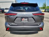Used 2023 Toyota Highlander LE image 4