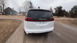 Used 2023 Chrysler Pacifica Touring-L image 4