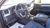 Used 2015 Toyota Highlander LE image 2