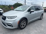 Used 2023 Chrysler Pacifica Limited image 3