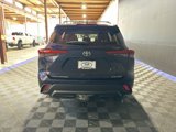 Used 2021 Toyota Highlander XLE image 4