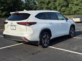 Used 2025 Toyota Highlander XLE image 3