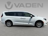 Used 2023 Chrysler Voyager LX image 5