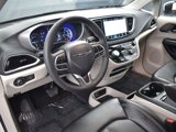 Used 2023 Chrysler Pacifica Touring-L image 5