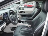 Used 2023 Chrysler Pacifica Limited image 2