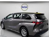 Used 2022 Toyota Sienna XLE image 3