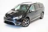 Used 2017 Chrysler Pacifica Limited image 2