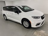 New 2025 Chrysler Pacifica Select image 3