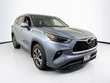 Used 2023 Toyota Highlander XLE image 3