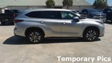 Used 2022 Toyota Highlander XLE image 2