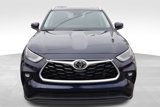 Used 2022 Toyota Highlander XLE image 2