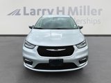 Used 2023 Chrysler Pacifica Touring-L image 3