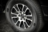 Used 2024 Nissan Titan SV image 3