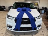 Used 2024 Chrysler Pacifica Limited image 2