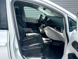 Used 2022 Chrysler Pacifica Touring-L image 6