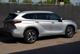 Used 2022 Toyota Highlander XLE image 3