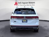 Used 2025 Volkswagen Atlas SE image 4