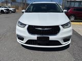 Used 2023 Chrysler Pacifica Touring-L image 2