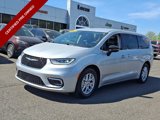Used 2024 Chrysler Pacifica Touring-L image 5