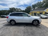 Used 2018 Nissan Pathfinder SV image 2