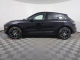 Certified 2024 Porsche Macan image 2