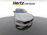Used 2024 Volvo XC40 B5 Core image 2