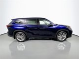 New 2025 Toyota Highlander Platinum image 2