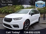 Certified 2025 Chrysler Pacifica Limited image 3