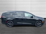 New 2026 Chrysler Pacifica Limited image 2