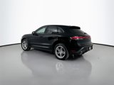 Certified 2024 Porsche Macan image 3