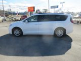 Used 2022 Chrysler Pacifica Touring-L image 2