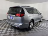 Used 2017 Chrysler Pacifica Touring-L image 4