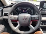 New 2025 Mitsubishi Outlander SE image 6