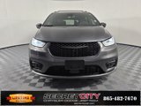 Used 2022 Chrysler Pacifica Touring-L w/ Uconnect Theater Family Group image 2