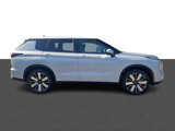 New 2025 Mitsubishi Outlander SE image 3