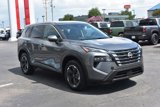 Used 2024 Nissan Rogue SV image 3