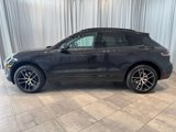 Certified 2024 Porsche Macan image 2