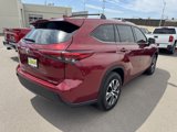 Used 2021 Toyota Highlander XLE image 3