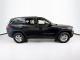 Used 2023 Jeep Grand Cherokee Laredo w/ Luxury Tech Group I image 4