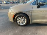 New 2025 Chrysler Pacifica Select image 3