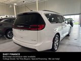 Used 2023 Chrysler Pacifica Limited image 5