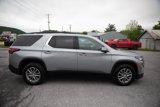Used 2023 Chevrolet Traverse LT image 2