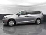 Used 2021 Chrysler Voyager L image 2