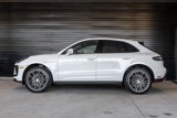 Certified 2025 Porsche Macan image 2