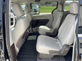 Used 2021 Chrysler Pacifica Touring-L image 6