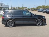 Used 2023 Volkswagen Tiguan SE image 2