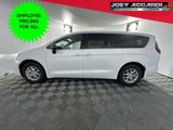 New 2025 Chrysler Pacifica Select image 5