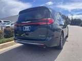 Used 2023 Chrysler Pacifica Touring-L image 6