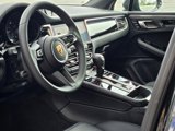 Certified 2024 Porsche Macan image 4